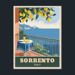 Vintage resor Sorrento Italien Seaside Retro Vykort<br><div class="desc">Upplev den fantastiska skönheten hos Sorrento,  Italien,  med den här återresetemainriktade designen. Infekt med nostalgiska vibes och vintage charm fångar biet den pikturestiska kuststadens tidlösa allure i ett retrominimalistiskt stil som kombinerar halvsekelestetik med en modern vrid.</div>