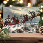 Vintage Retro Jultomten Reindeer Sleigh Helgkort<br><div class="desc">Vintage Retro Jultomten Rener Sleigh Helgdag Card. Den här designen gör att Jultomten kan styra sitt rensömn genom himlar nattetid. Vilken vacker helgdag. Anpassa anpassad design med ditt eget i hälsning.</div>