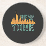 Vintage Retro New York NY City Skyscrapper Underlägg<br><div class="desc">Vintage- och trosfirmor i staden stil New York för dem som bor i denna stad, NY-medborgare, stolt medborgare och bosatt i detta speciella ställe kallade hem. Coola varor med 70-talsvamp. Perfekt souvenir på semester, resa i USA. Underbar gåva till dem som är födda i Förenta staterna och som planerar en...</div>
