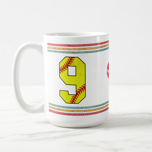 Vintage Retro Softball Number 9 Varsity Kaffemugg (Vänster)
