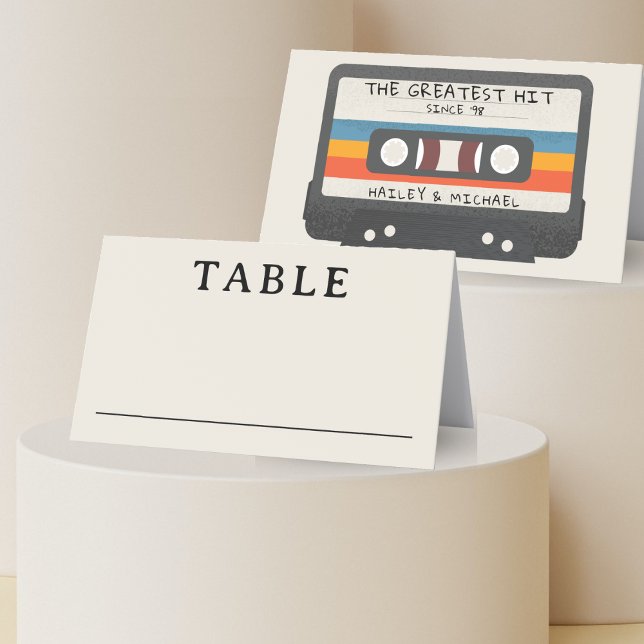 Vintage Retro Underbarare Slå kassettband Bröllop Placeringskort (Vintage Retro Greatest Hit Cassette Tape Wedding Place Card)