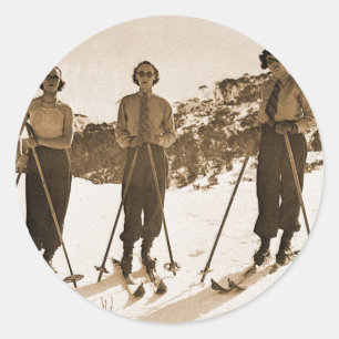 Vintage Retro Women Skiing "Ski Bums 1942" Runt Klistermärke