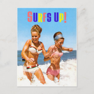 Vintage Retro Women surfar upp på Beach Girls Vykort