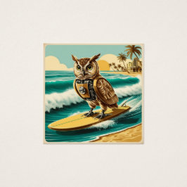 Vintage robot uggla surfande på stranden fyrkantigt visitkort