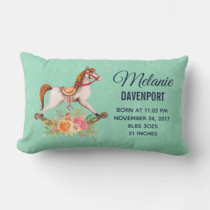 Vintage Rocking Horse & Blommigt Bouquet Baby Birt Lumbarkudde