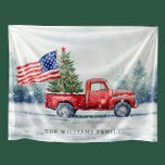 Vintage Röd jul Lastbil Julgran Flagga Fleecefilt<br><div class="desc">Vintagens röda jul lastbil med ett julkort från Julgran och Amerika är ett festligt sätt att visa kärlek för Amerika.</div>