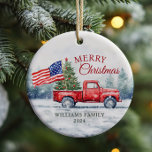 Vintage Röd jul Lastbil Julgran Flagga Julgransprydnad Keramik<br><div class="desc">Vintagens röda jul i lastbil med ett julkort från Julgran och Amerika i flagga är ett festligt sätt att visa kärlek för Amerika och skicka önskemål till vänner och familj.</div>