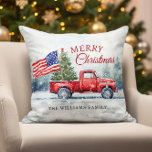 Vintage Röd jul Lastbil Julgran Flagga Kudde<br><div class="desc">Vintagens röda jul i lastbil med ett julkort från Julgran och Amerika i flagga är ett festligt sätt att visa kärlek för Amerika och skicka önskemål till vänner och familj.</div>