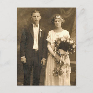 Vintage Romantic Bride and Groom Photos Vykort