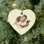 Vintage Romantic First Kiss Couples Keepsaké<br><div class="desc">Ett vackert romantiskt val, den här vintagens inspirerade design, har en handmålad anpassning av den välälskade 1890 William Bouguereau Painting "L'Kärlek et Psyché, enfants (översatt: Cupid and Psyche as Children, 1890), som oftare kallas "The First Kiss". Det är en underbar bröllop-keepsaké för bruden och brudgummen och är en del av...</div>