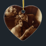 Vintage Romantic Music, Kärlek och Romantik Älskar Julgransprydnad Keramik<br><div class="desc">Ett gammaldags foto av vintage med kärlek och romantik med ett nyläst par som läser lakan musik tillsammans bredvid ett piano.</div>
