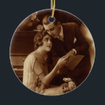 Vintage Romantic Music, Kärlek och Romantik Älskar Julgransprydnad Keramik<br><div class="desc">Ett gammaldags foto av vintage med kärlek och romantik med ett nyläst par som läser lakan musik tillsammans bredvid ett piano.</div>