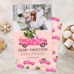 Vintage rosa Red lastbil Julgran rosa foto Julkort<br><div class="desc">God Jul! Vintage rosa röd lastbil illustration av vattenfärgen och grönt Julgran med vit snö på pastellens  rosa. Lägg till 1 foto. Vintern och kort för helgdagar i perfekt.</div>