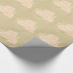Vintage rosa romantik ro gammal papper presentpapper<br><div class="desc">Elegant,  lyxig,  tittar bröllop-gåva som omsluter papper med en charmerande vintage/bukett av ro i rosa persikonyanser på en gammal blek som beige ljusbrun och åldras guld bakgrund.</div>