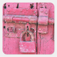 Vintage rosa wood door and lock Söt Rustic