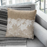 Vintage, rustik land-beige-burk och vit snöre kudde<br><div class="desc">Rustic vintage,  det traditionella jordbruksföretaget land stil,  har en dekorkudda på beige faux-burlap med ett vackert,  vitt,  transparent snöre med blommönster och gräns.</div>
