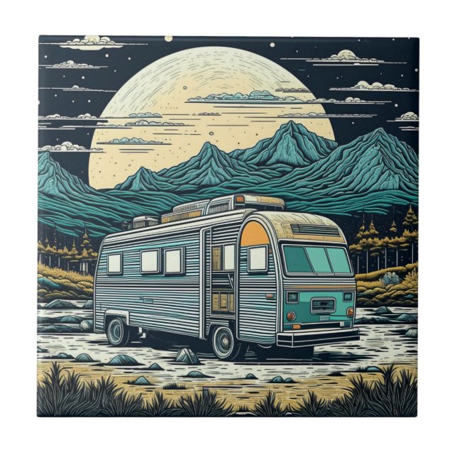 Vintage RV i bergen med fullt måne Kakelplatta (Framsidan)