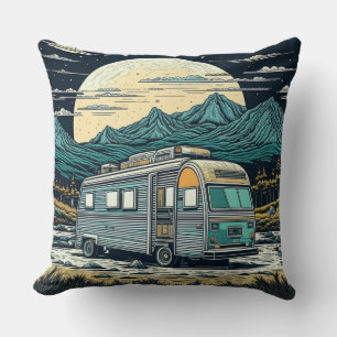 Vintage RV i bergen med fullt måne Kudde