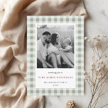 Vintage Sage Gingham Tvåsidig Familjefoto Julkort<br><div class="desc">Vintage Klassiska tvåsidiga julkort med familjefoto som har ett sage gingham mönster med personlig familjefoto och julhälsningar.</div>