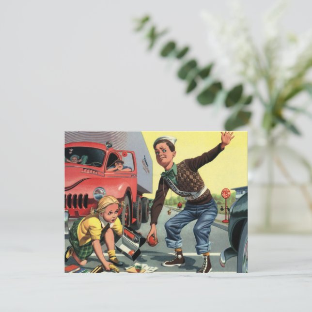 Vintage Säkerhetspatrull övervakare hjälper flicka (Stående Fram)