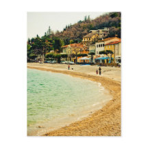 Vintage, sanddyner, kustnära stadshus och träd