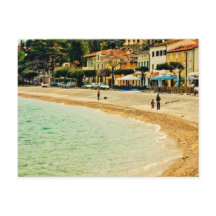 Vintage, sanddyner, kustnära stadshus och träd