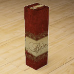 Vintage Santa med Poinsettia och Guld Snöre Presentask För Vinflaska<br><div class="desc">Unik, rikligt texturerad, elegant- och portadesign i vintage stil med Victorian-era-Santa-bild i ett ecru snöre ram dekorerat med rött band, guld blomning, gnistrande böjda snurrar och poinsetter på en röd, subtilt texturerad dammbakgrund. Mittband av antika parker som putsats genom att glittra guld snöre i ett holly mönster med "Tro"-grafik i...</div>