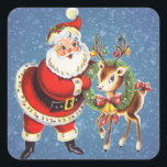 vintage Santa och rener Fyrkantigt Klistermärke<br><div class="desc">Söt vintage,  tomter och renar med hängda julklacksdekorationer och krans</div>