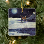 Vintage Science fiction Astronaut-Utomjordingar vi Julgransprydnad Keramik<br><div class="desc">Vintage illustrerar futuristiskans astronauter och utomjordingar i bilden av rymden science fiction. Två främmande astronauter skapar fotavtryck på måne och tittar upp på planeten jorden på natten himlar med stjärnor. En klassisk 50-sekundersmodell för retrosci om tecknad bok.</div>