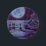 Vintage Science fiction Earth Rover-Utomjordingar  Knapp<br><div class="desc">utomjordingar för futuristiska av vintage och robotar i science fiction med en klassisk 50-sekundersdesign för tecknad i bok. Retro sci fi-design med främmande astronauter på en främmande planet med rymden fordon, lunar eller måne och tittar upp på jorden och rymden och väver. En mörk himlar med ljusa stjärnor och planeter....</div>