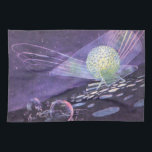 Vintage Science Fiction, en lysande glob med utomj Kökshandduk<br><div class="desc">Vintageillustration futuristiska planeter och yttre rymden science fiction-bild framtidssatt. En klassisk 50-tals retro sci-fi-serietidningsdesign med en lysande glob med lampor som cirklar på en främmande planet och utomjordingar i podfordon som kör mot den.</div>