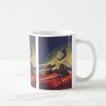 Vintage Science fiction, Futuristiska City på Måne Kaffemugg<br><div class="desc">Bilden av vintagens illustration och transport science fiction med en klassisk tecknad-reflexbild av rymden och planetbild av astronauter eller utomjordingar som färdas i ett rymdskepp som flyger över en futuristiska metropolis på bok.</div>