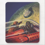Vintage Science fiction, Futuristiska City på Måne Musmatta<br><div class="desc">Bilden av vintagens illustration och transport science fiction med en klassisk tecknad-reflexbild av rymden och planetbild av astronauter eller utomjordingar som färdas i ett rymdskepp som flyger över en futuristiska metropolis på bok.</div>