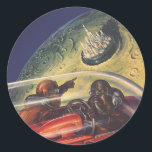 Vintage Science fiction, Futuristiska City på Måne Runt Klistermärke<br><div class="desc">Bilden av vintagens illustration och transport science fiction med en klassisk tecknad-reflexbild av rymden och planetbild av astronauter eller utomjordingar som färdas i ett rymdskepp som flyger över en futuristiska metropolis på bok.</div>