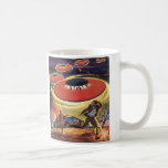 Vintage Science fiction, Sci Fi UFO Alien Invasion Kaffemugg<br><div class="desc">Vintage illustration av science fiction med främmande UFO-rymdskepp som attackerar två manar som kör från sina bilar.</div>