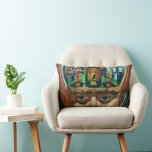 Vintage Science Fiction, utomjordiskt hjärna i lab Lumbarkudde<br><div class="desc">Vintage illustration futuristisk Science Fiction utomjordingar och robotar bild med en man med hans hjärna exponerad som visar ett laboratorium. En klassisk serietidningsdesign med en cyborgforskare med handen på hakan med en intensiv blick i ansiktet och ser ut som om han tänker på framtiden eller kanske bara är förlorad i...</div>