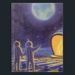 Vintage Science Fiction-utomlopp på blå planetmåne Anteckningsbok<br><div class="desc">Vintageillustration futuristisk Science Fiction-utomlopp och robotar i rymdbild. En klassisk serietidningsdesign med vänliga utomjordiska astronauter på en främmande planet eller måne vid en rymdstation som tittar upp och vinkar mot jorden. Stjärnorna tindrar på natthimlen.</div>