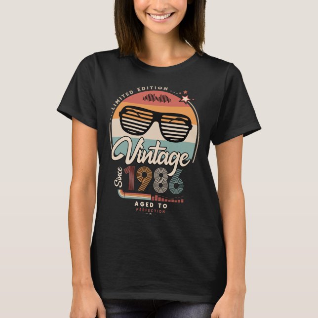 Vintage sedan 1986 T-Shirt (Framsida)