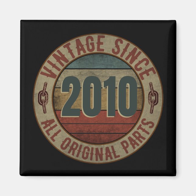 VINTAGE SEDAN 2010 ALLA ORIGINALDELAR. MAGNET (Framsidan)