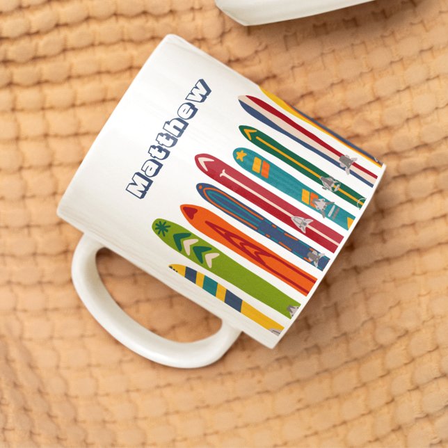 Vintage Skis Personalized Two Sided Kaffemugg (Skapare uppladdad)