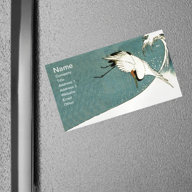 Vintage som flyger kransjövåg visitkortmagnet (White crane bird flying over ocean wave on blue magnetic business card.)