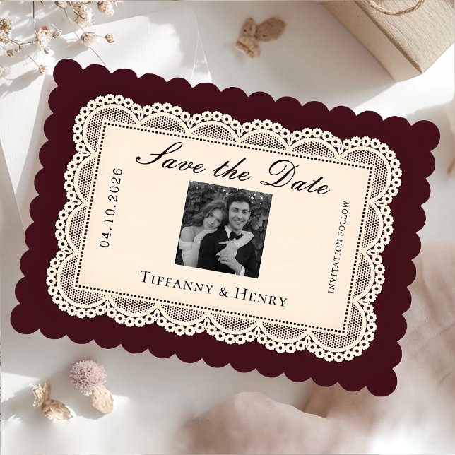Vintage spets burgundisk Save the Date (Skapare uppladdad)