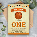 Vintage Sports Basketball 1:a födelsedag Party Inbjudningar<br><div class="desc">Förbluffa dina gäster med den här coolan födelsedagsfest inbjudan med en basket med vibrerande typografi mot en strålande bakgrund. Lägg bara till din händelseinformation i den här mallen som är enkel att använda för att göra den till en inbjudan av typen en. Vänd kortet över för att visa en orange...</div>
