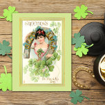 Vintage St. Patrick's Day Lassie med Horseshoe Vykort<br><div class="desc">En vacker hälsningsillustration på St. Patrick's Day med vacker mörk-ledd irländsk lassie omgiven av en lycka till-hästskon,  schampo och St. Patrick's Day Hälsning i guld Celtic-skript.</div>