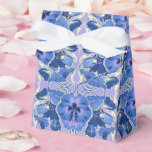 Vintage stillebenpresentpapper presentaskar<br><div class="desc">Varje gåva blir dubbelt så fin inslagen i detta vintage stillebenpresentpapper. Nyanser av violett,  lavendel och blåklintblå frammanar en annan tid då saker gick långsammare och människor uppskattade stor konst. Känslan för detaljer är vad hon kommer att se när det är inslaget i detta vackra papper.</div>