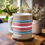 Vintage Surfboard Rand - Subtle Wood Background Kaffemugg<br><div class="desc">En färgstark,  reflekterande rand-design i blått och orange på en ytlig träbakgrund. En vintage surfboard rand-design med en strand och surfa. Lägg till ditt namn eller monogram för att göra det här till ett personligt telefonärende som kommer att framträda hos dina vänner. Namn är ett tunt serif-teckensnitt.</div>