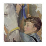 Vintage Tävling Horse, blårabalder med en pojke Kakelplatta<br><div class="desc">Vintage illustrerar barnbilden med en ung pojke som hänger upp ett blått band i stallet på gården som hans prisvinnande häst vann.</div>