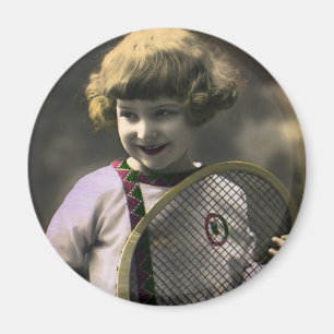 Vintage tennissport, lycklig flicka med racket magnet