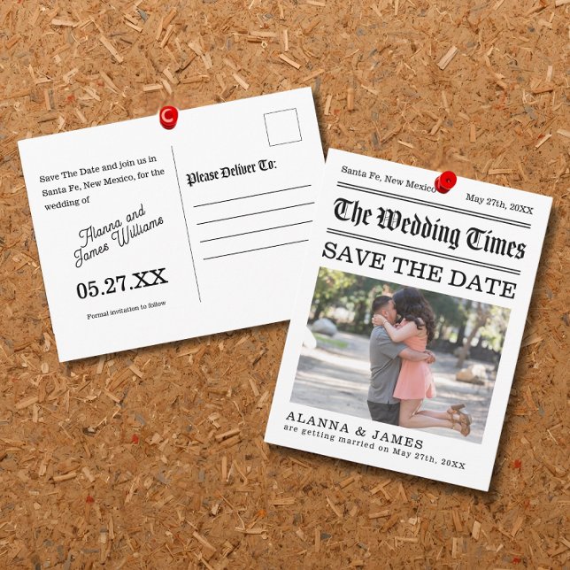 Vintage Tidningsrubrik Foto Spara Datum Vykort (Newspaper-style Save the Date postcard with vintage typography and romantic photo layout.)