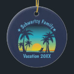 Vintage Tropical Beach, sommartid Handflatan Träd Julgransprydnad Keramik<br><div class="desc">Upplev den gyllene årsåldern av badsemestrar med vår "Vintage Beach Sunset Vacation Orange and Blue"-samling! Denna fantastiska samling har en cirkelformad utformning som fångar kärnan av ett tropiskt paradis och visar ett vackert solnedgång i varma orange- och blå nyans, komplett med handflatan träd och den svarta silhuetten på stranden. Våra...</div>